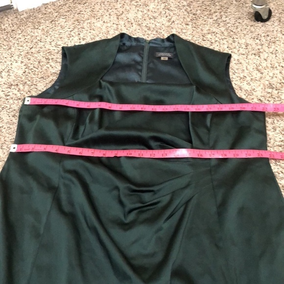 Tahari Sheath Dress Size 14W Dark Forest Green Ruched Side - Picture 8 of 9